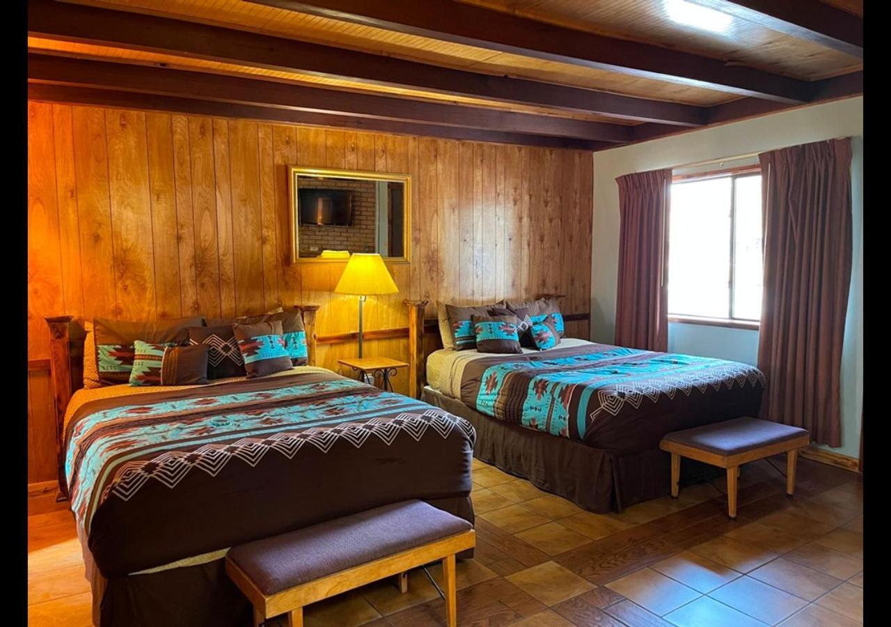 West Winds Lodge *