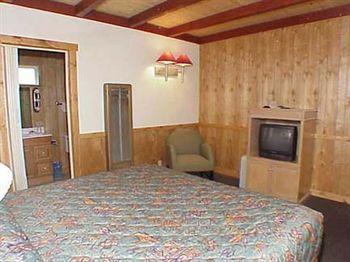 West Winds Lodge *